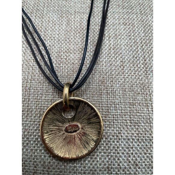 Vintage Lia Sophia Taos Goldtone Mother of Pearl Pendant Choker Necklace - Picture 5 of 8